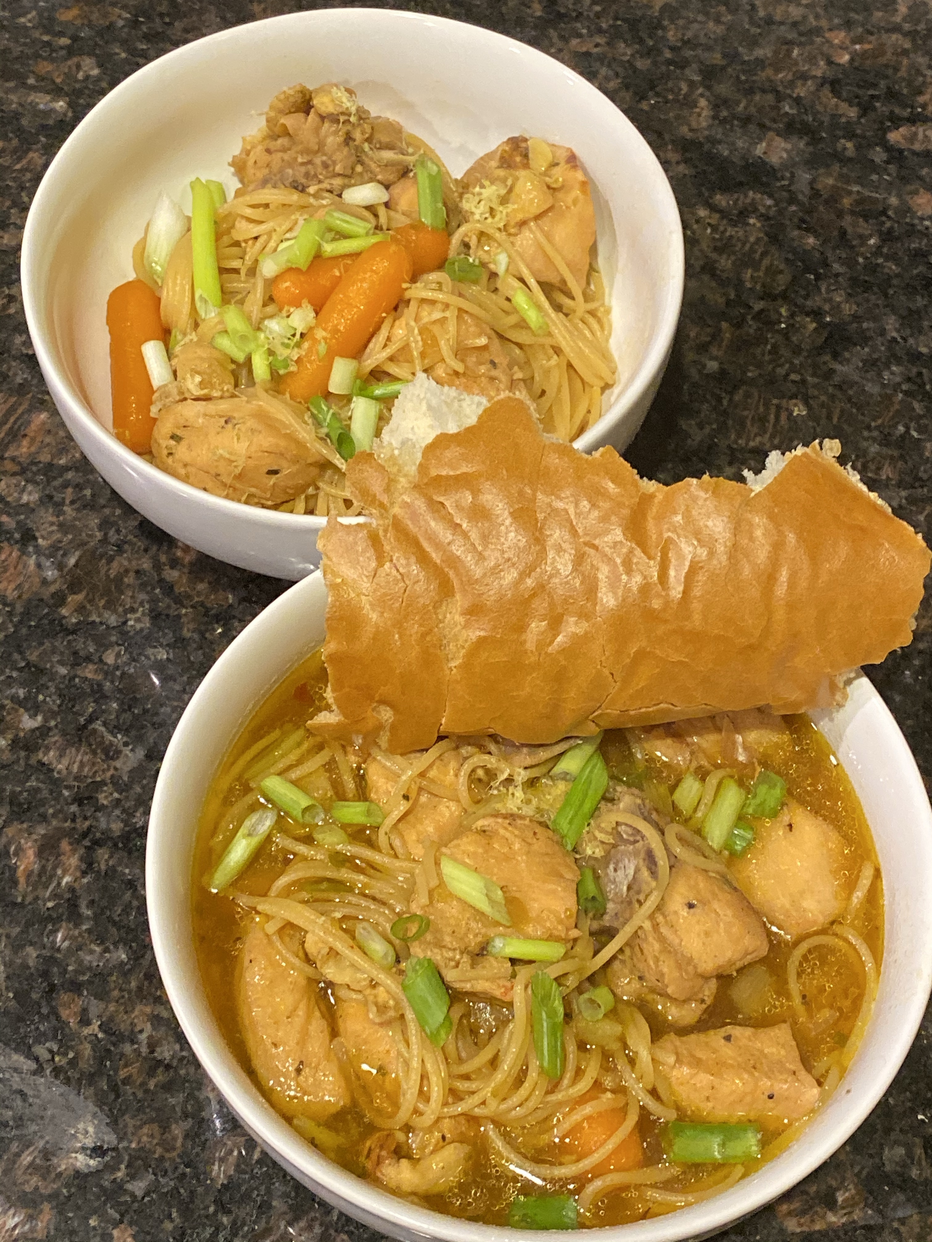 Sopa de fideos (con pollo) – PR Chicken noodle soup.